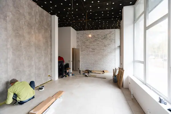 Interior de un local en proceso de reforma